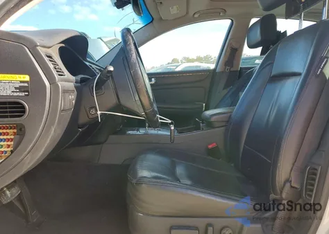 2011 Hyundai Genesis 3.8L z USA, uszkodzony, nr VIN KMHGC4DE3BU131871